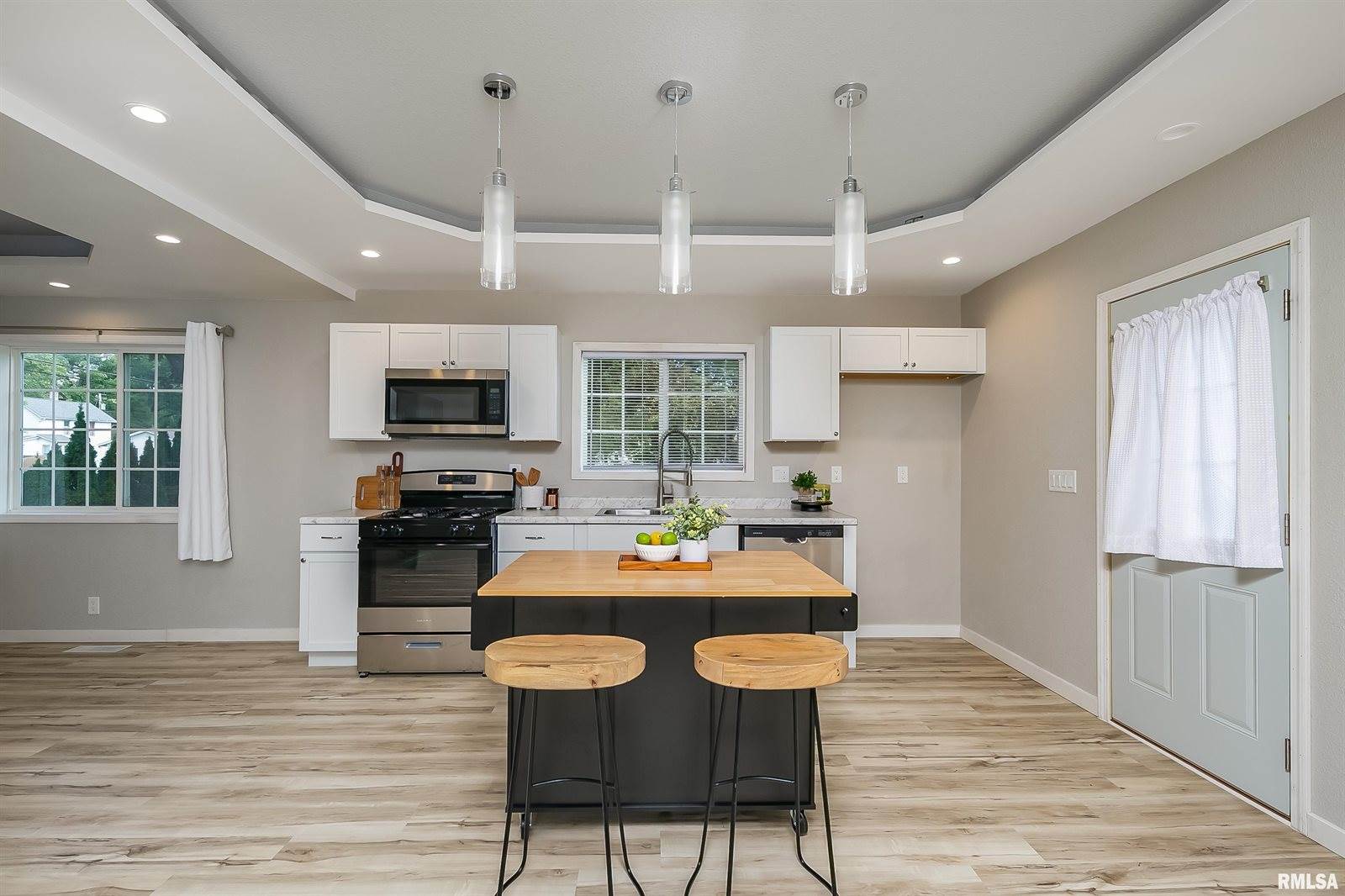 1824 25TH Avenue, Moline, IL 61265