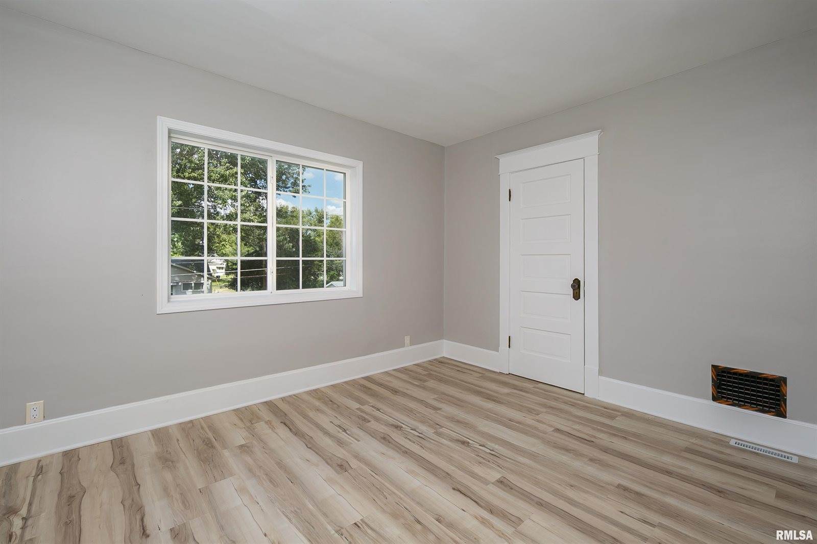 1824 25TH Avenue, Moline, IL 61265