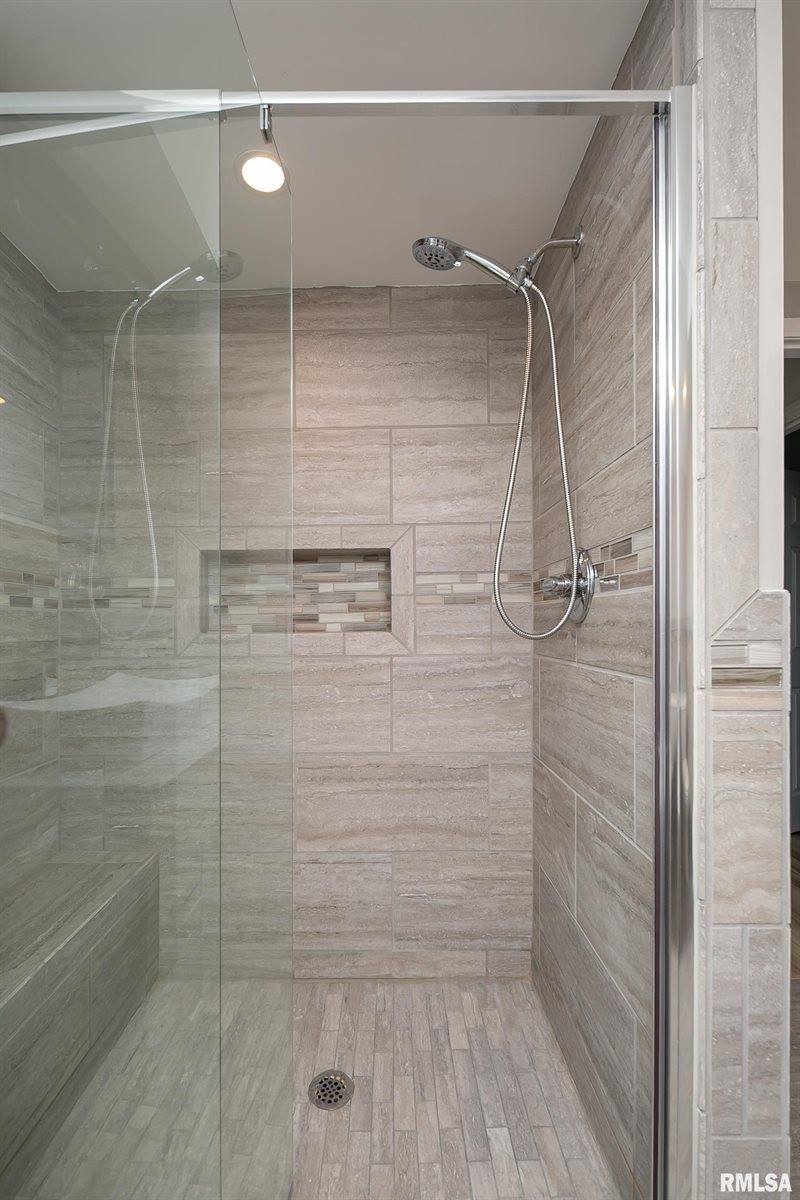 1824 25TH Avenue, Moline, IL 61265