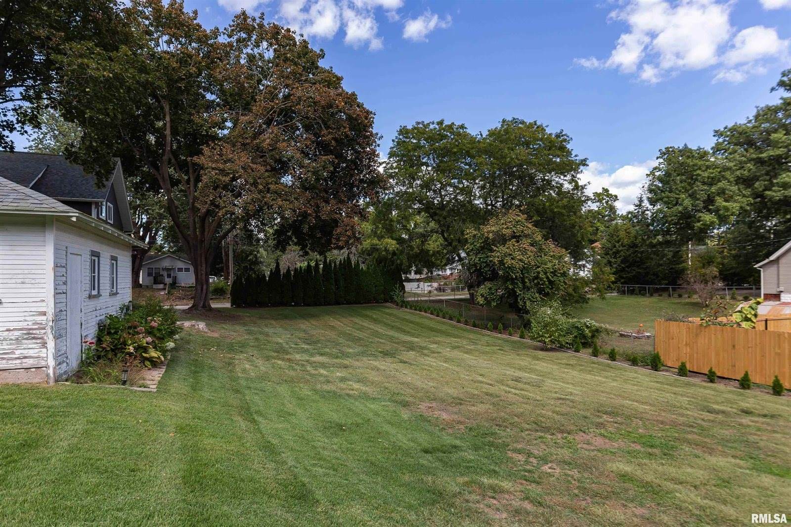 1824 25TH Avenue, Moline, IL 61265