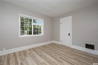 1824 25TH Avenue, Moline, IL 61265