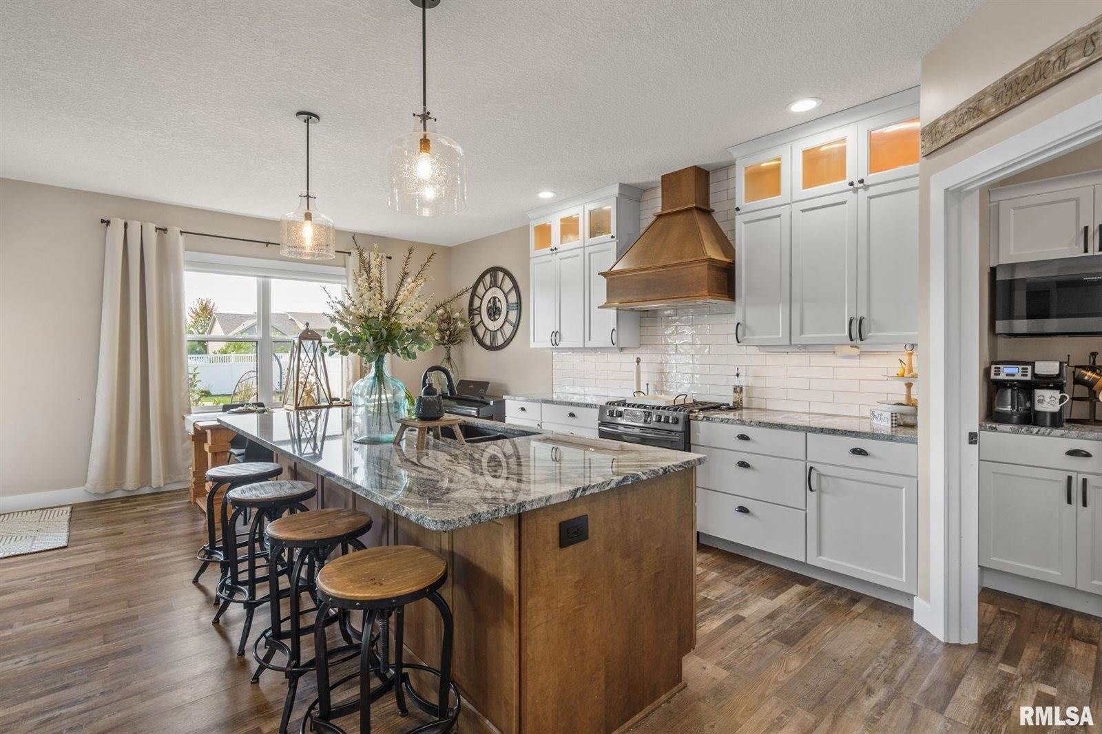 5606 Emily Road, Bettendorf, IA 52722