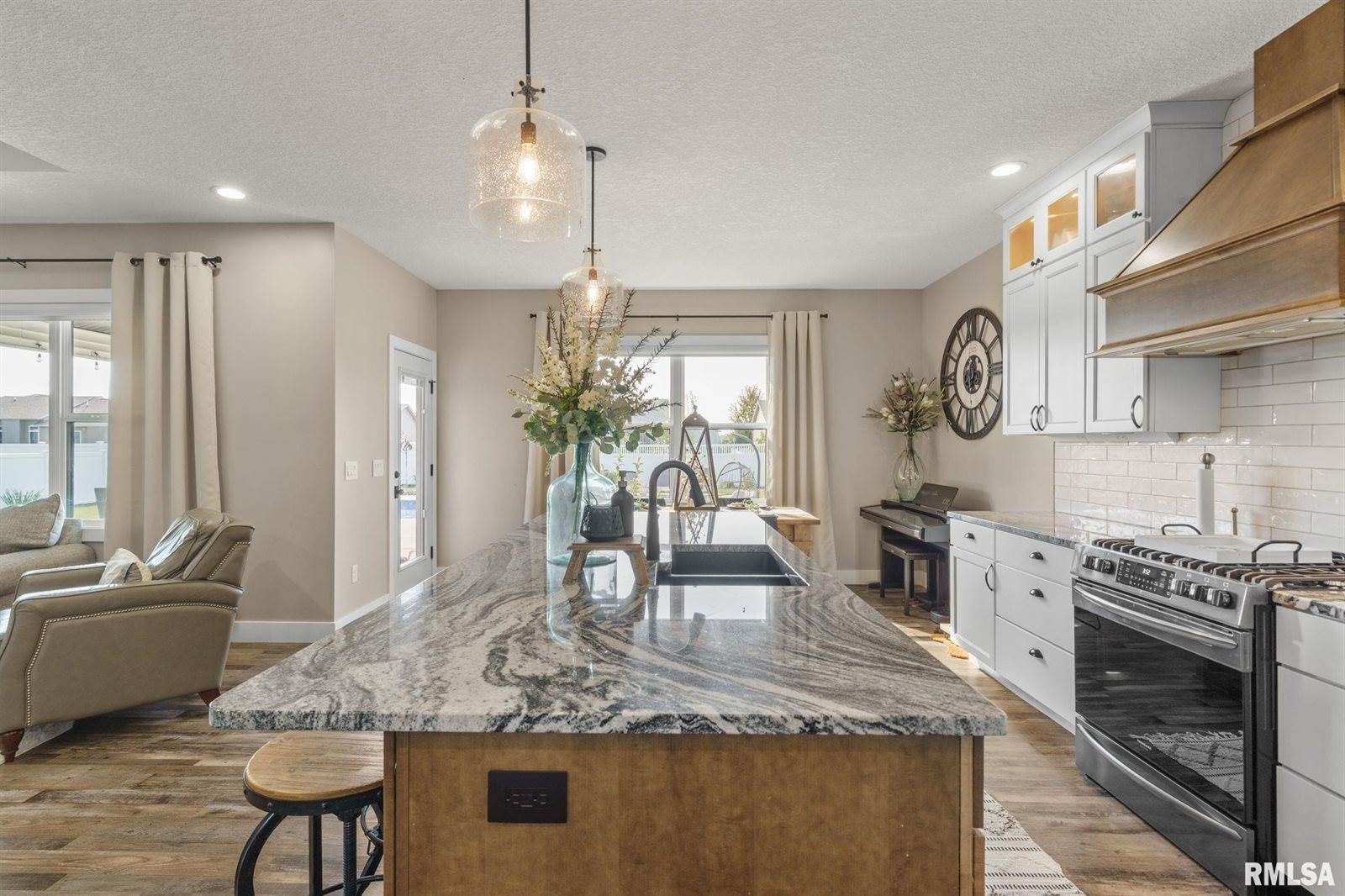 5606 Emily Road, Bettendorf, IA 52722