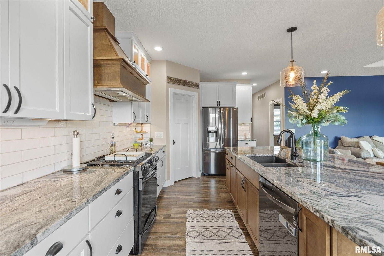 5606 Emily Road, Bettendorf, IA 52722