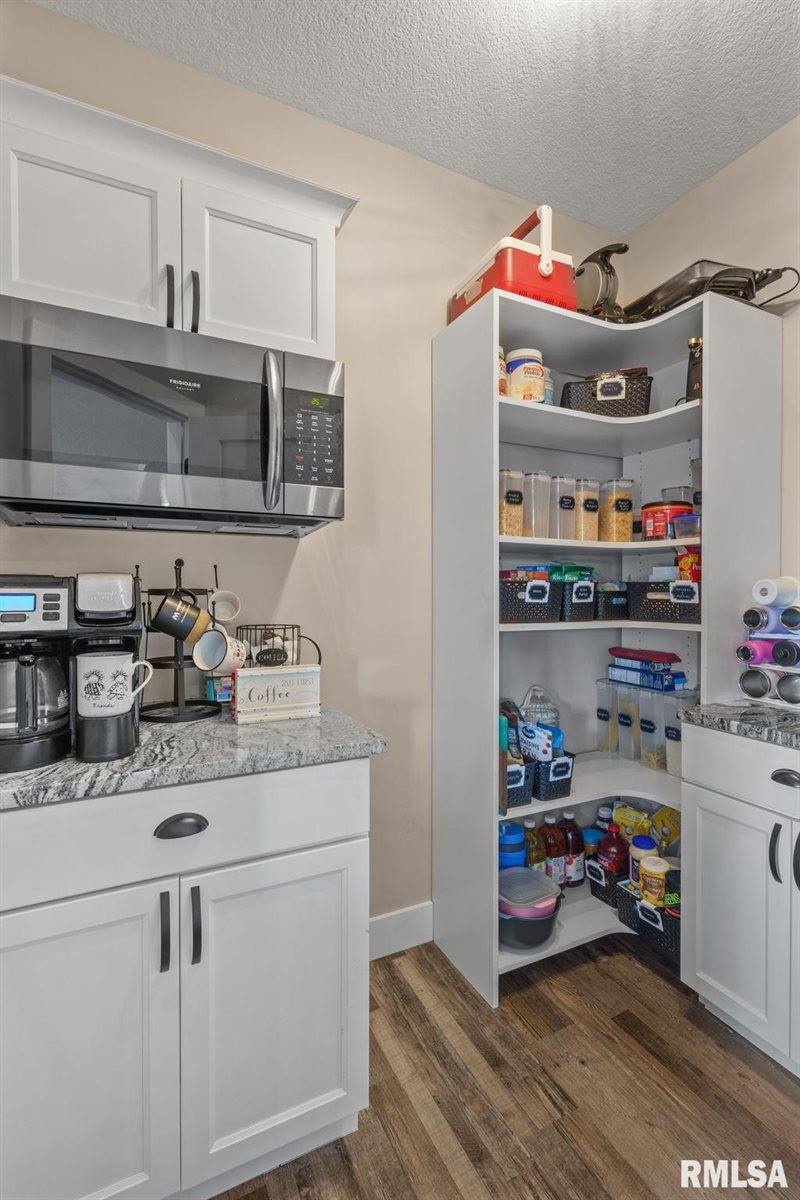 5606 Emily Road, Bettendorf, IA 52722