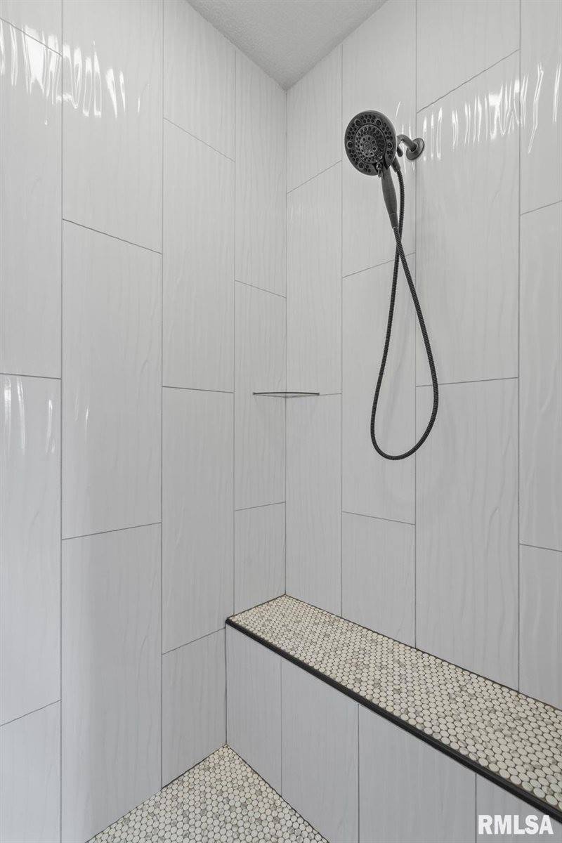 5606 Emily Road, Bettendorf, IA 52722