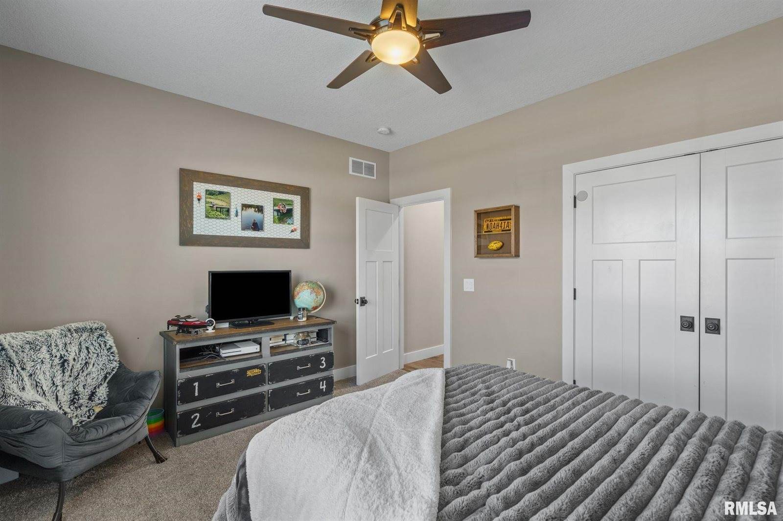 5606 Emily Road, Bettendorf, IA 52722