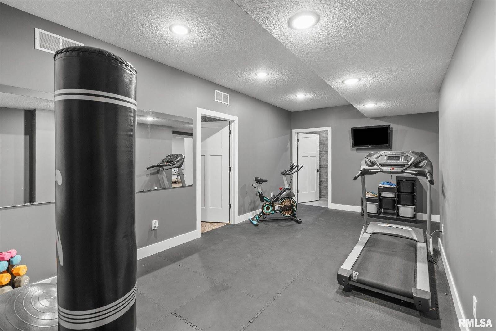 5606 Emily Road, Bettendorf, IA 52722