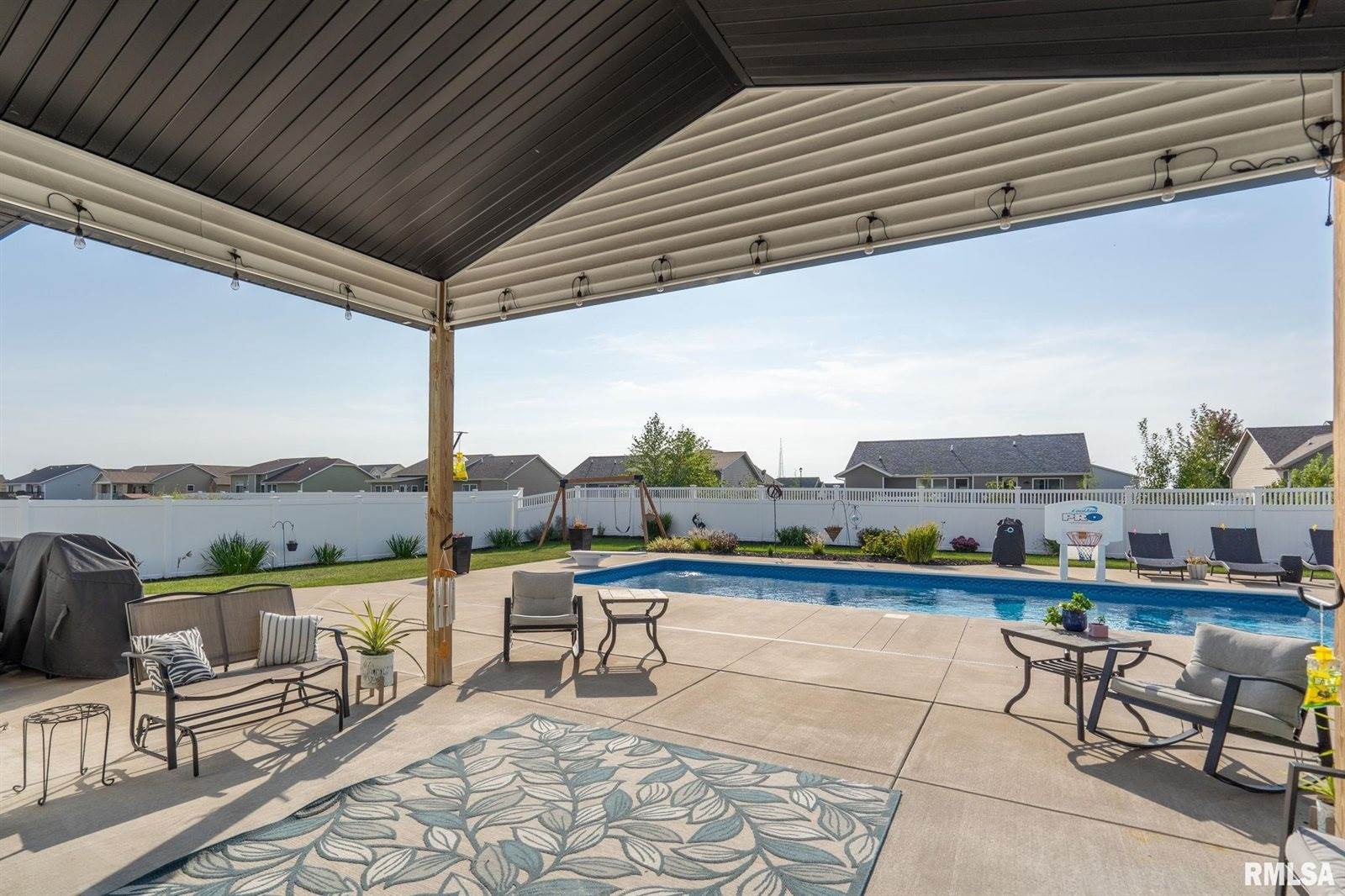 5606 Emily Road, Bettendorf, IA 52722