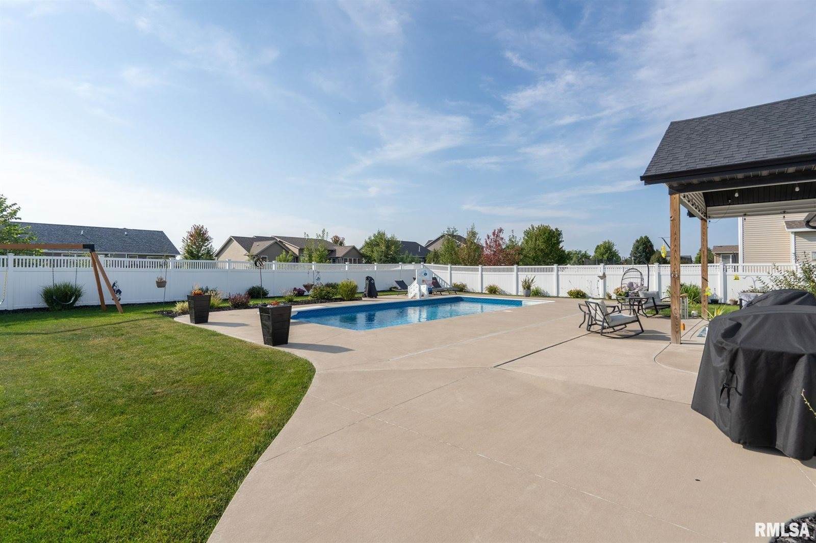 5606 Emily Road, Bettendorf, IA 52722