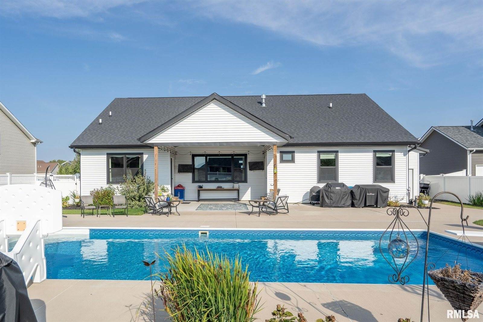 5606 Emily Road, Bettendorf, IA 52722