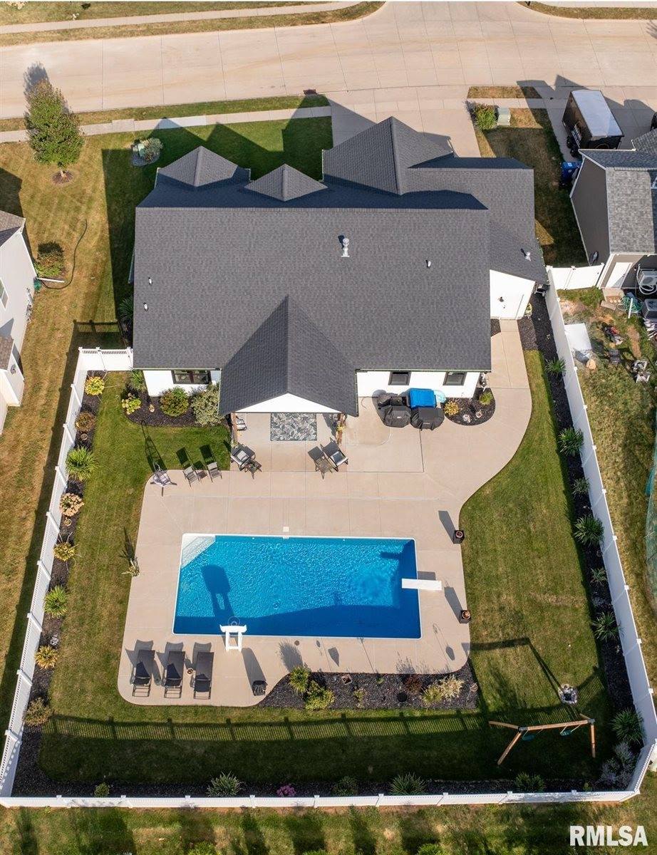 5606 Emily Road, Bettendorf, IA 52722