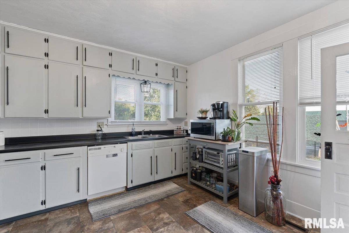 12505 70TH Avenue, Blue Grass, IA 52726