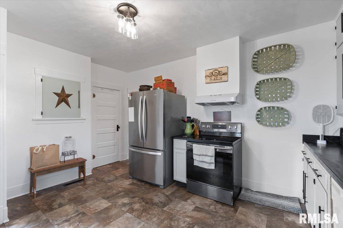 12505 70TH Avenue, Blue Grass, IA 52726