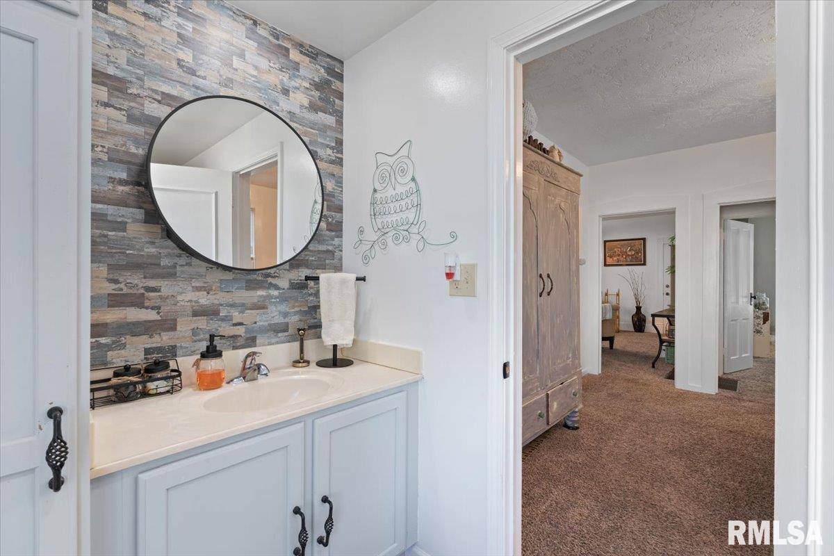 12505 70TH Avenue, Blue Grass, IA 52726