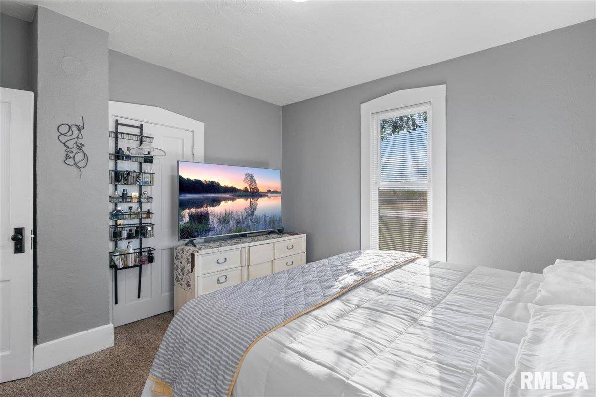 12505 70TH Avenue, Blue Grass, IA 52726