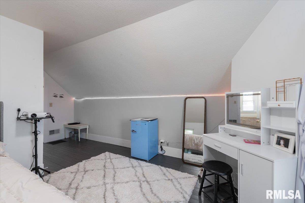 12505 70TH Avenue, Blue Grass, IA 52726