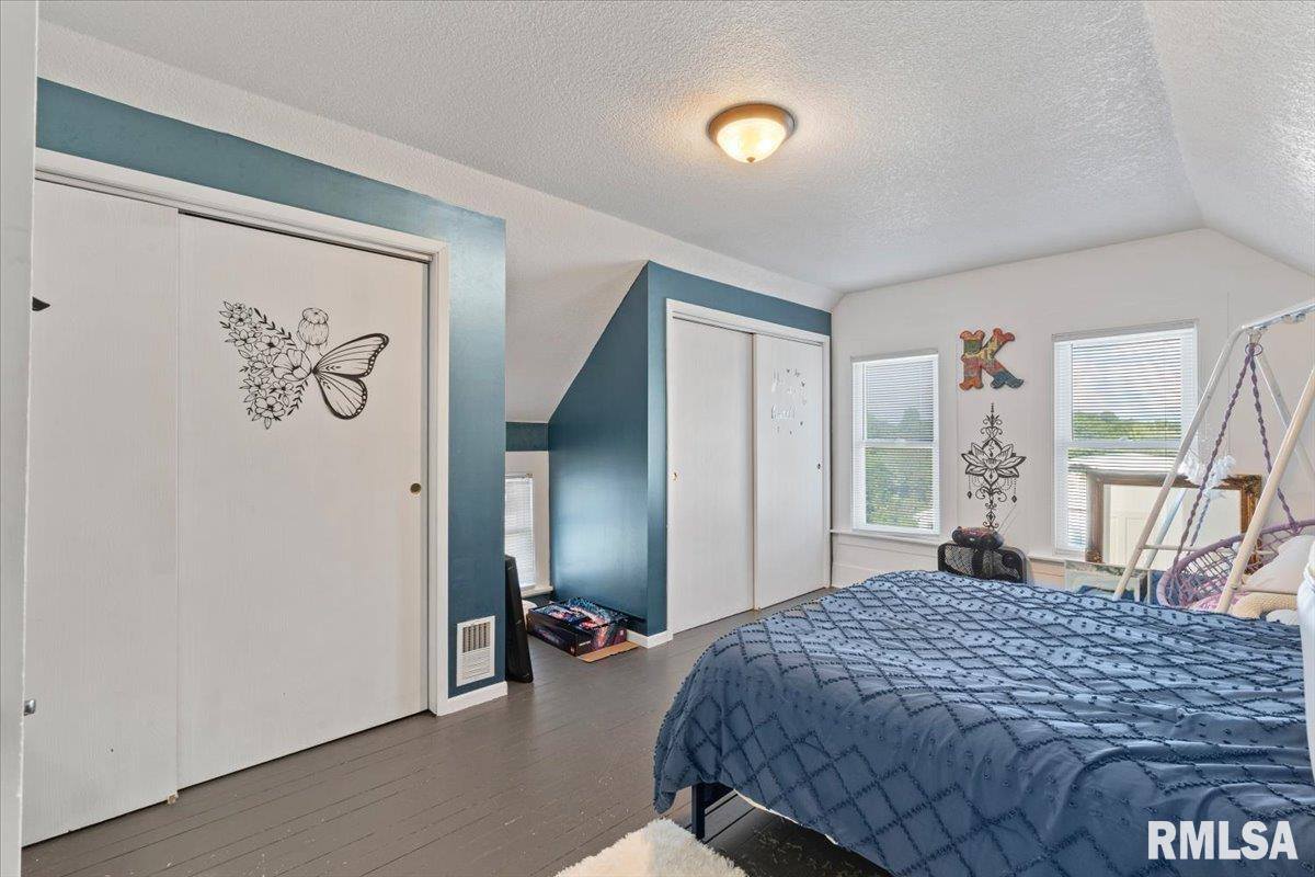 12505 70TH Avenue, Blue Grass, IA 52726