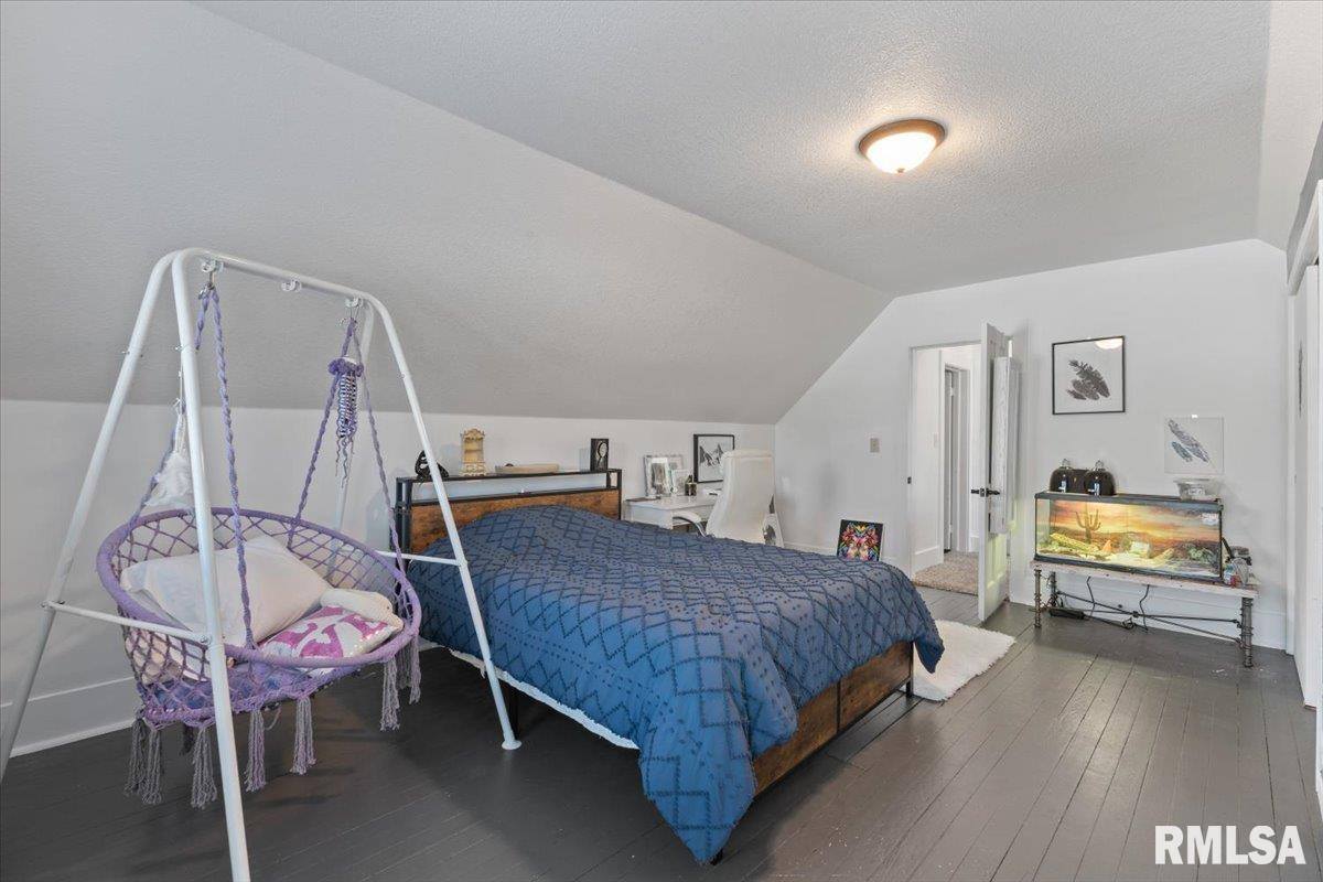 12505 70TH Avenue, Blue Grass, IA 52726