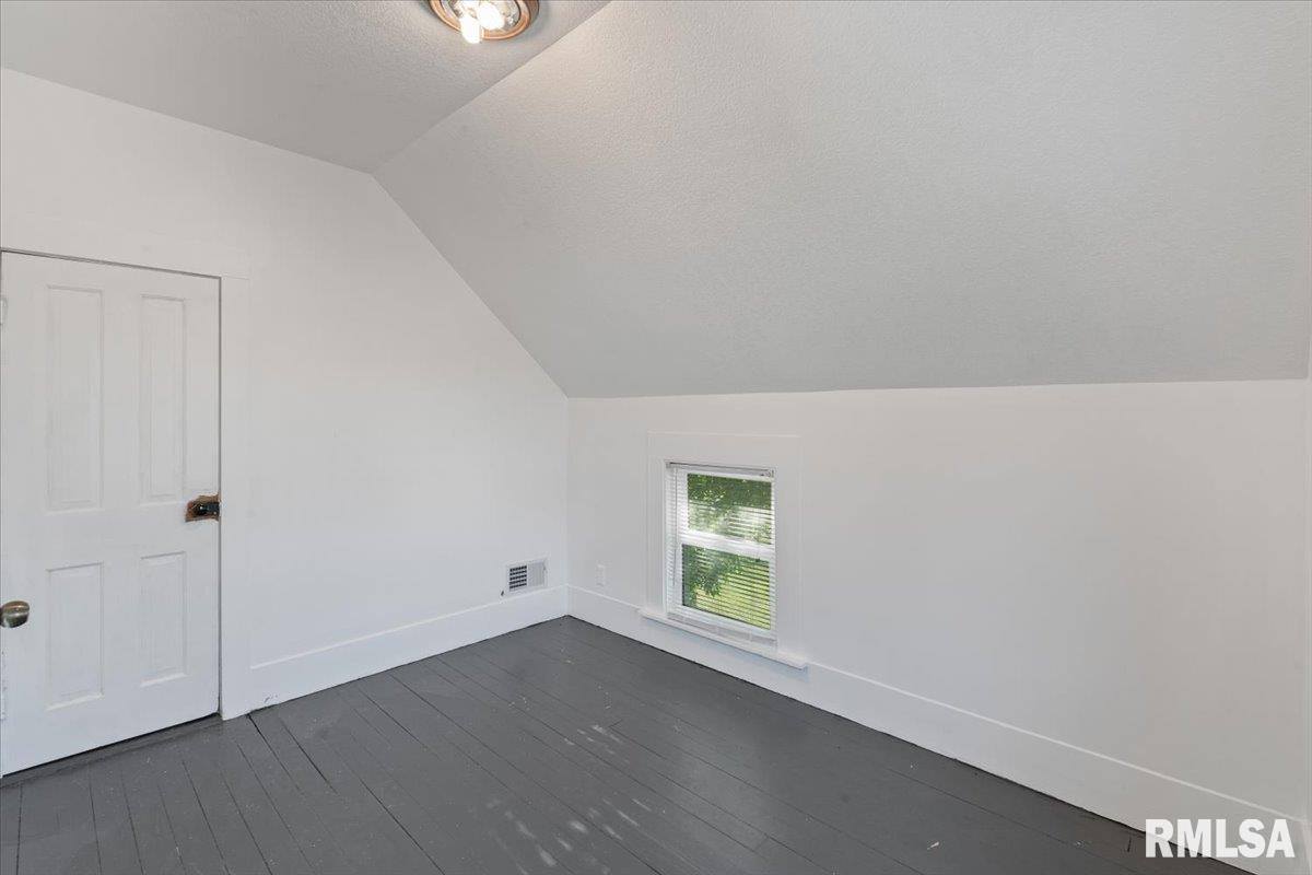 12505 70TH Avenue, Blue Grass, IA 52726