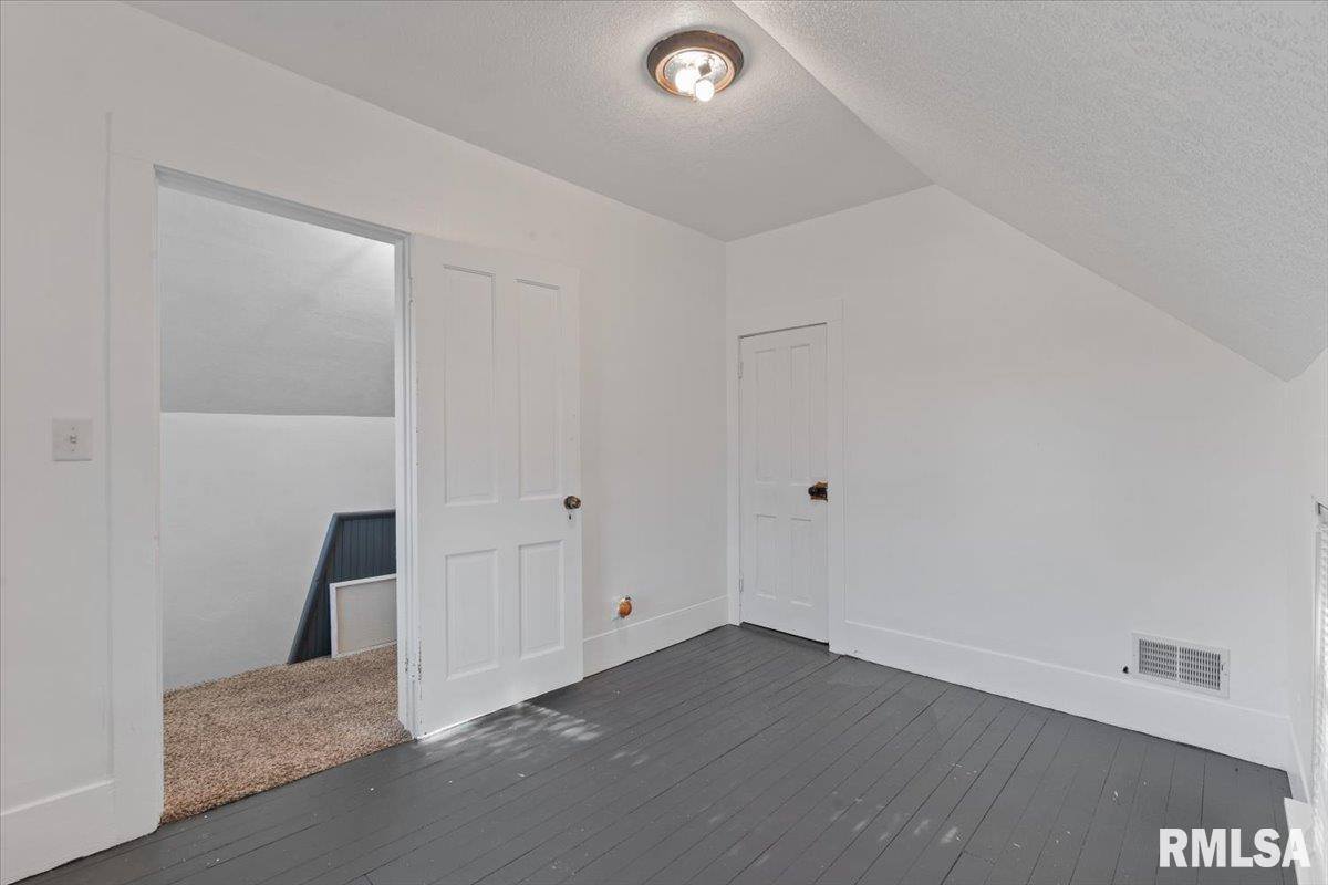 12505 70TH Avenue, Blue Grass, IA 52726