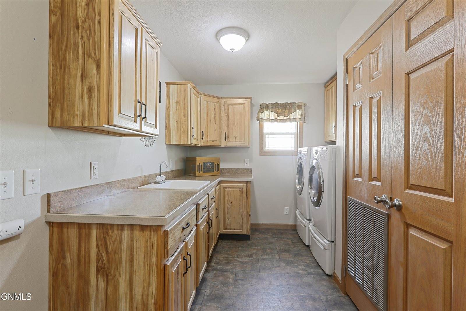 1710 35th Street West, Williston, ND 58801