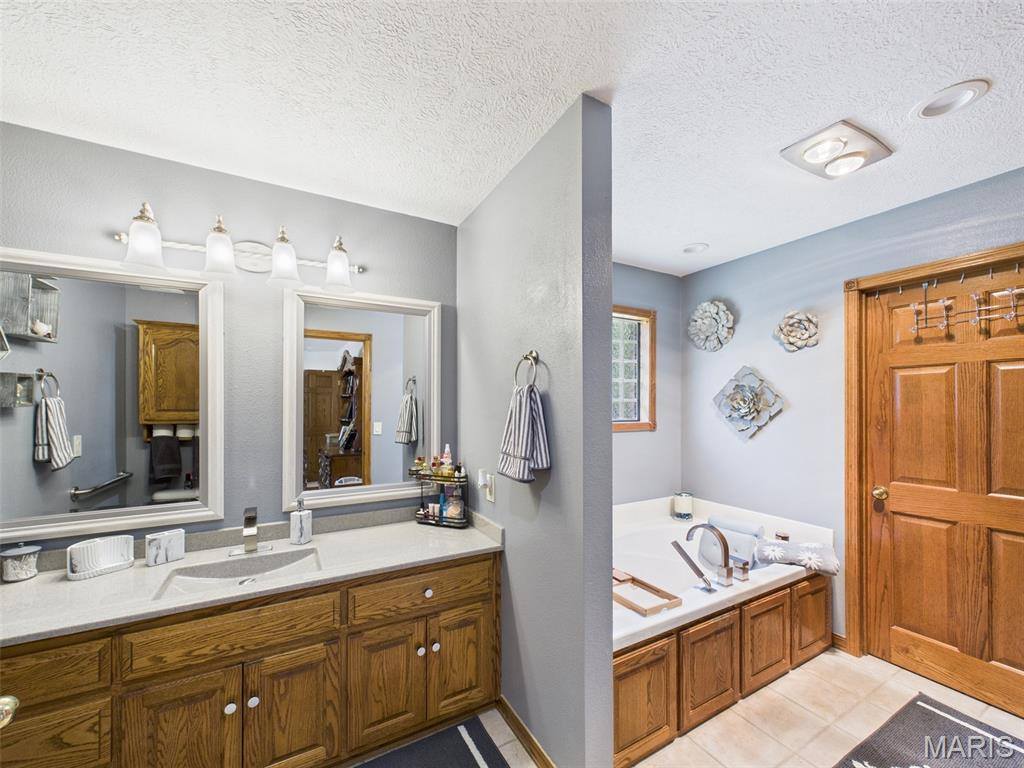 29130 Highway MM, Lebanon, MO 65536