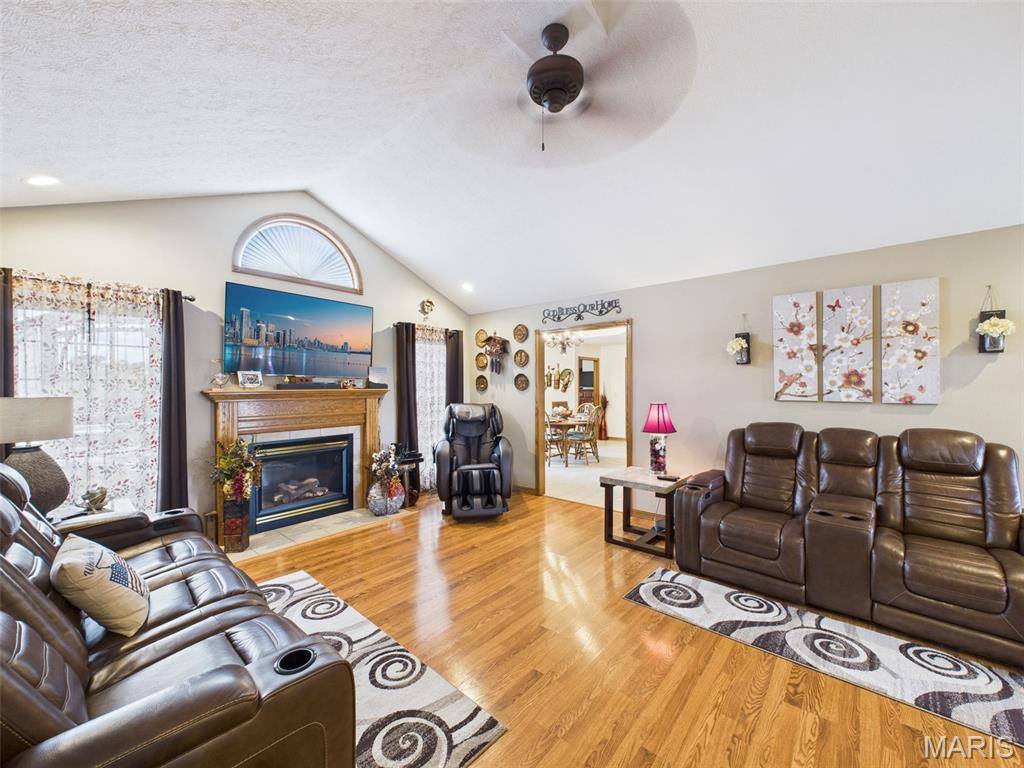 29130 Highway MM, Lebanon, MO 65536