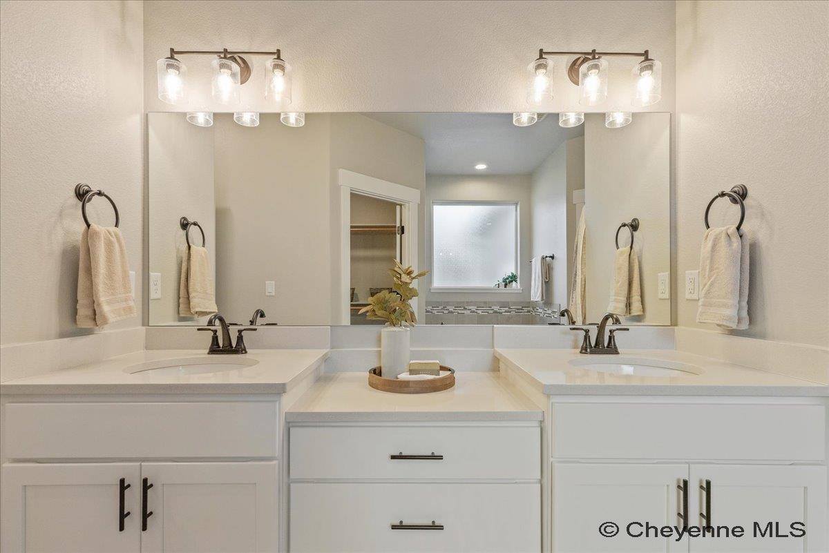 5604 Opal Dr, Cheyenne, WY 82009