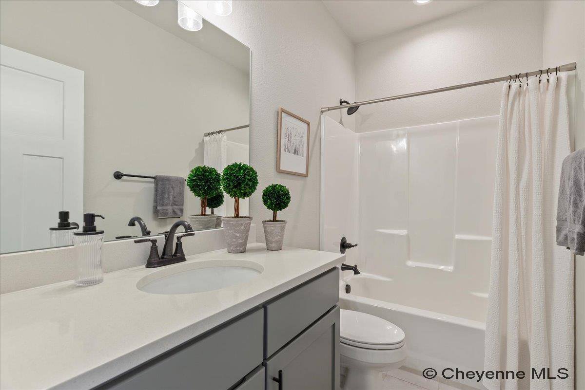 5604 Opal Dr, Cheyenne, WY 82009