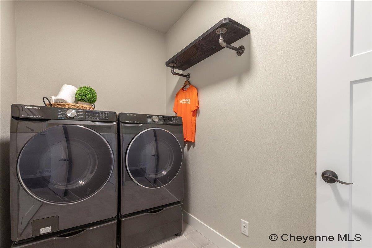 5604 Opal Dr, Cheyenne, WY 82009