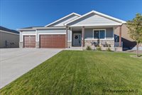 5604 Opal Dr, Cheyenne, WY 82009