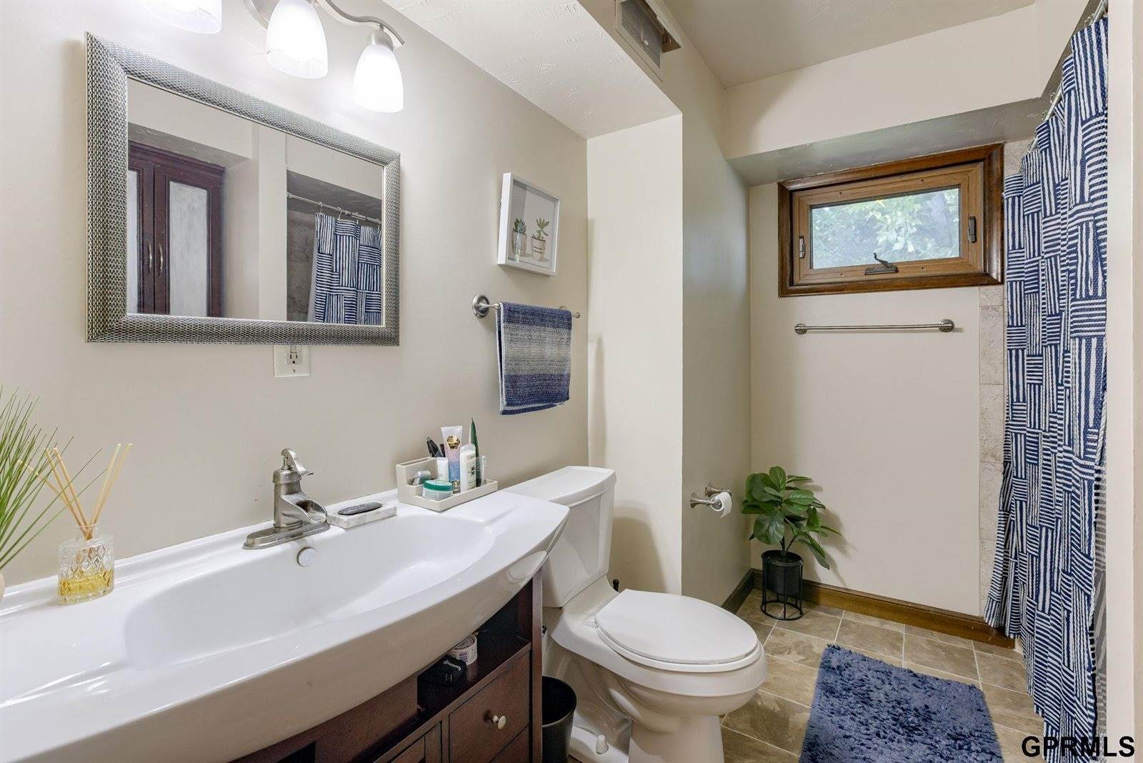 13116 Southdale Circle, Omaha, NE 68137