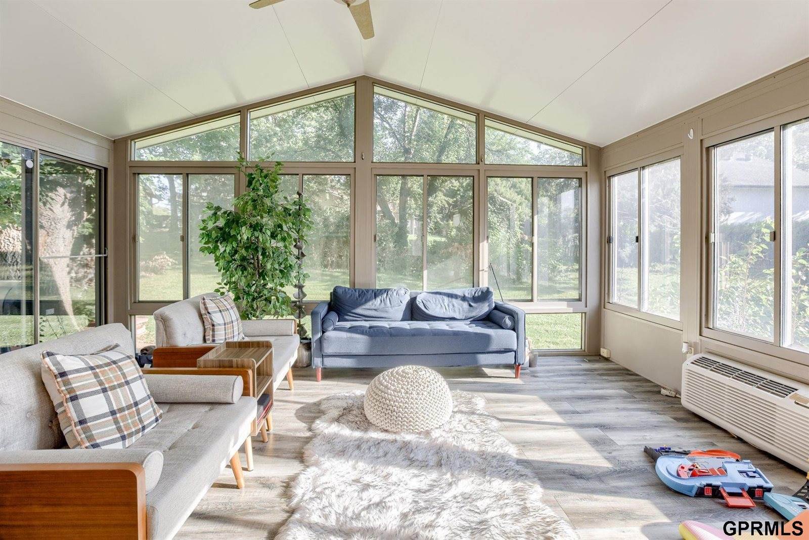 13116 Southdale Circle, Omaha, NE 68137