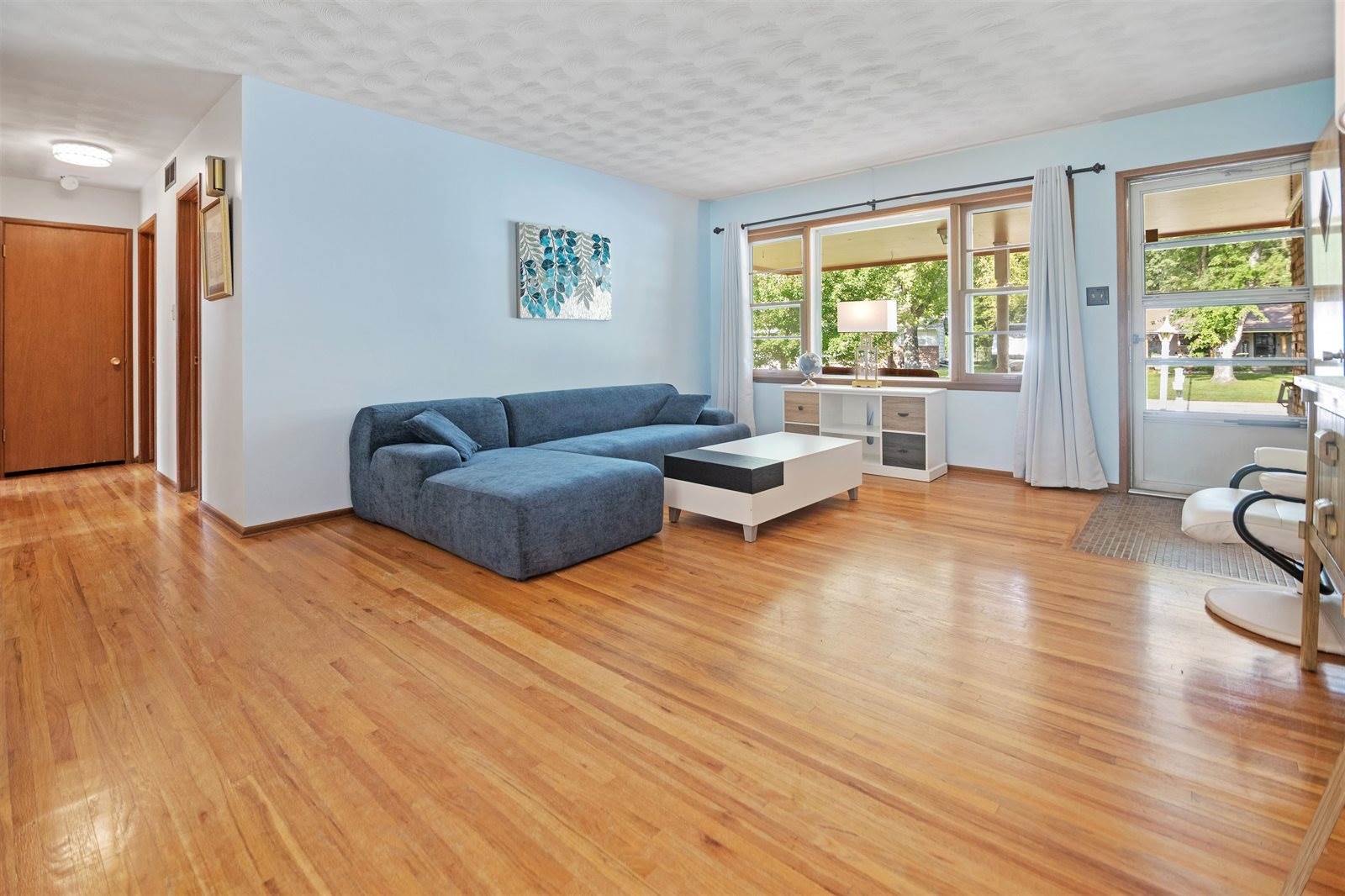 823 East English Ct, Derby, KS 67037