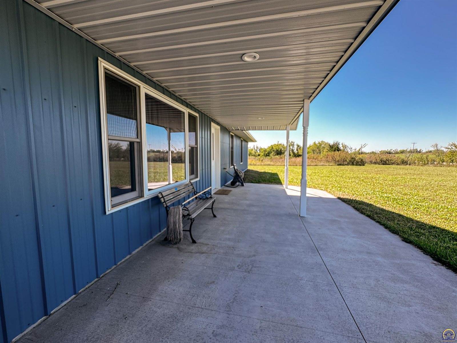 8922 K-4 Hwy, Meriden, KS 66512