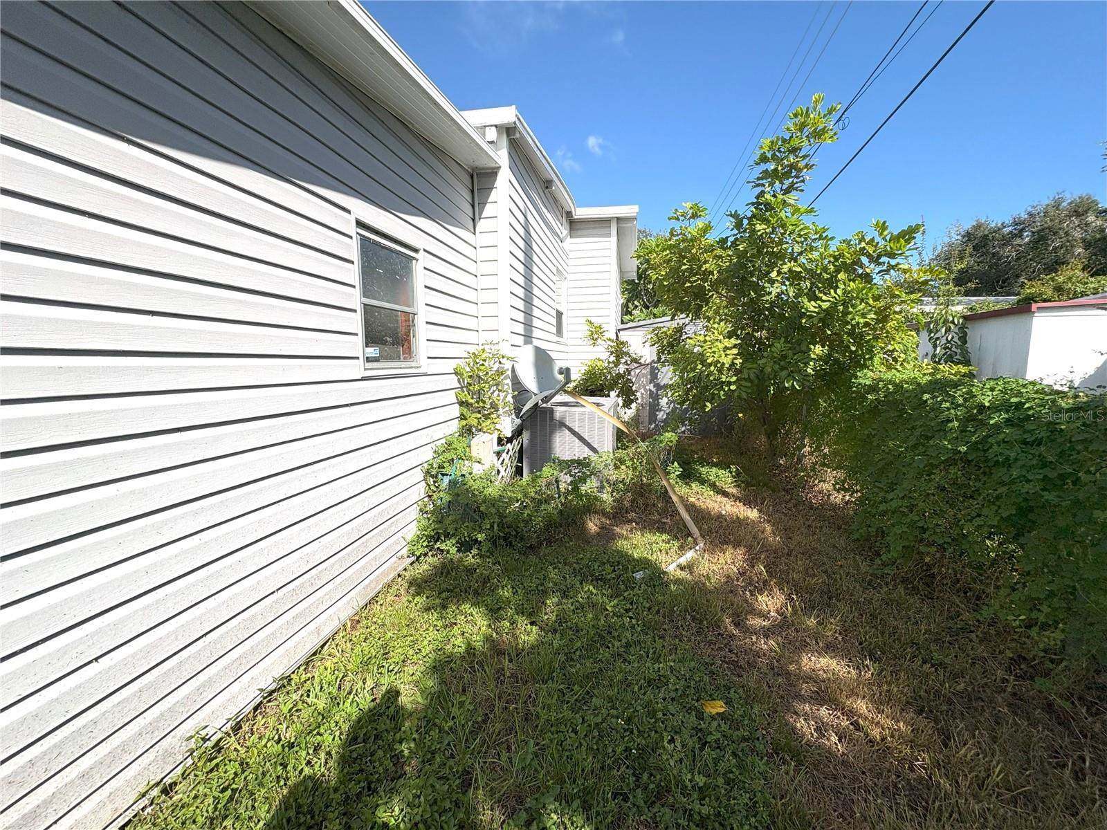 916 51st Avenue Plaza West, Bradenton, FL 34207