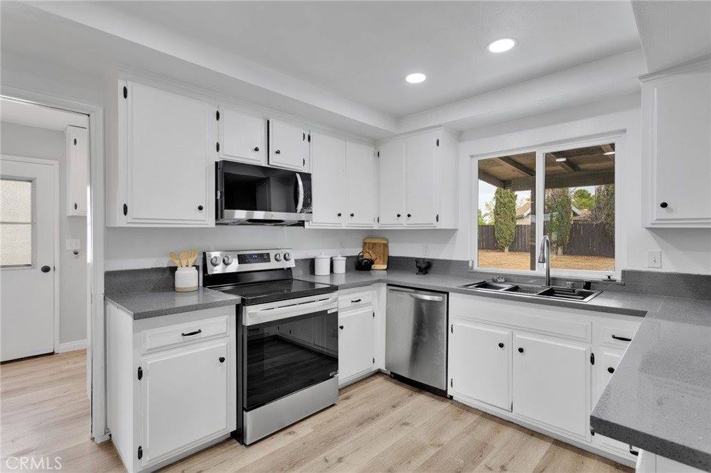 13901 Iroquois Road, Apple Valley, CA 92307