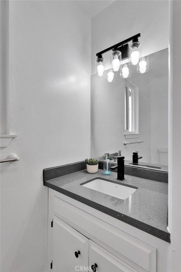 13901 Iroquois Road, Apple Valley, CA 92307