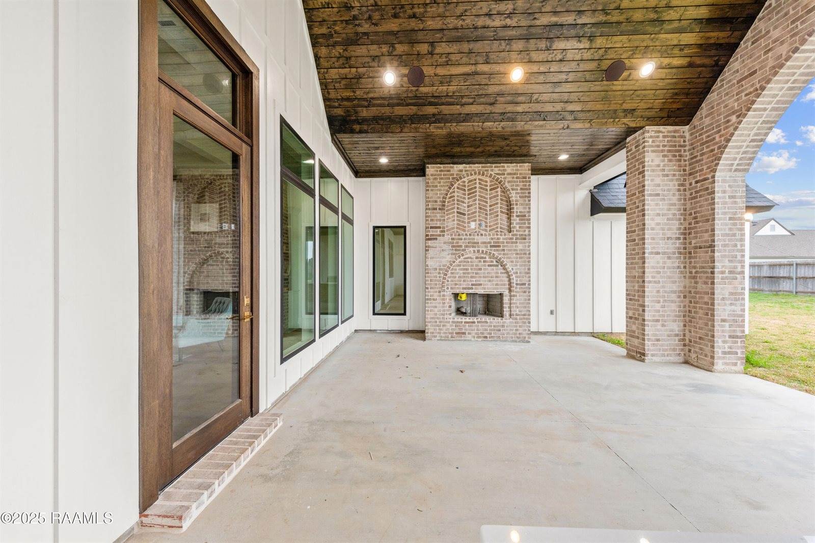 305 Sunset Palm Court, Youngsville, LA 70592