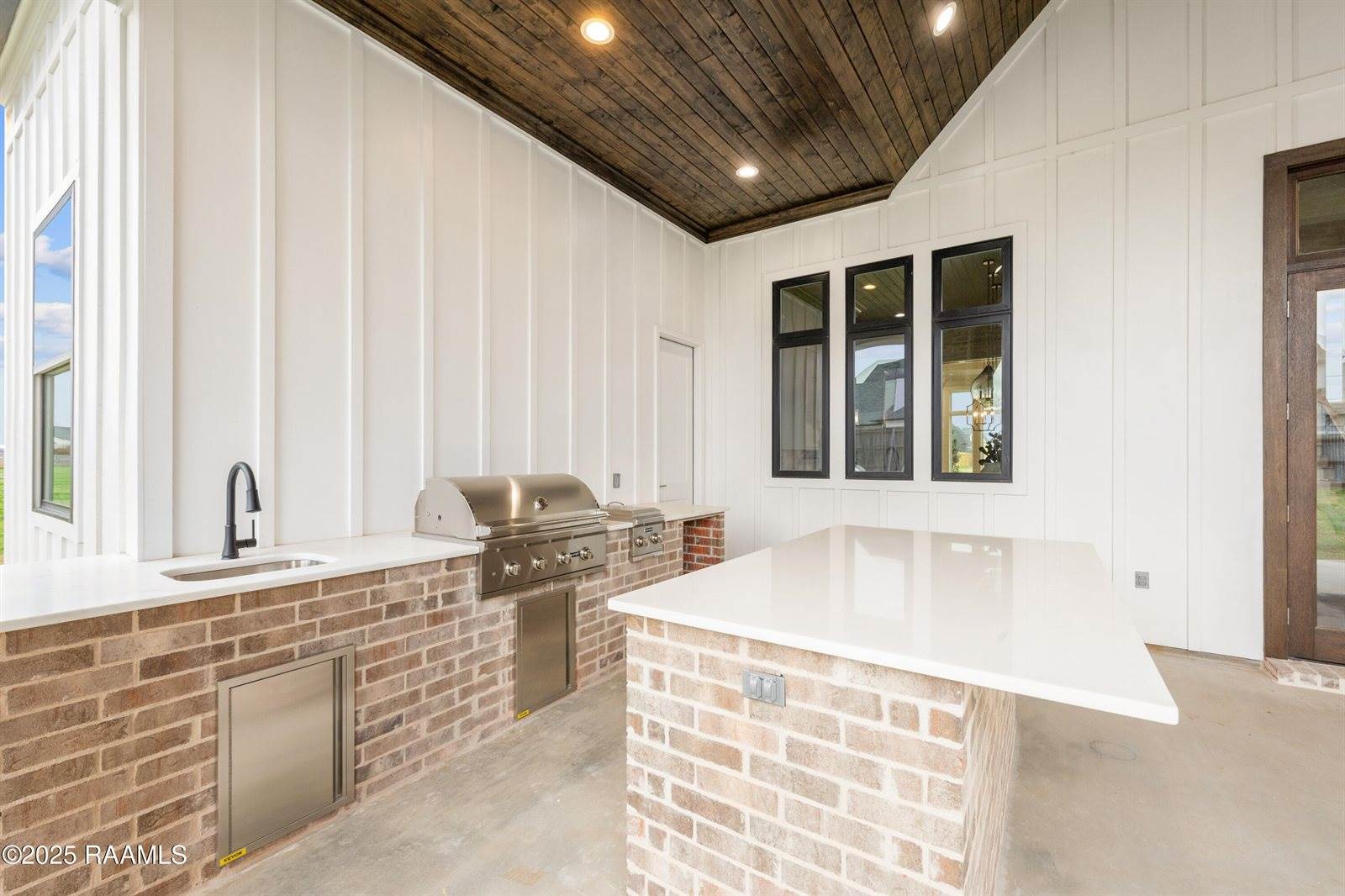 305 Sunset Palm Court, Youngsville, LA 70592