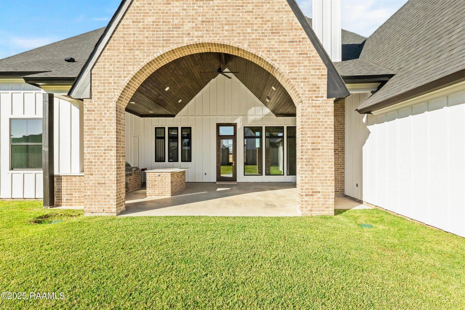 305 Sunset Palm Court, Youngsville, LA 70592