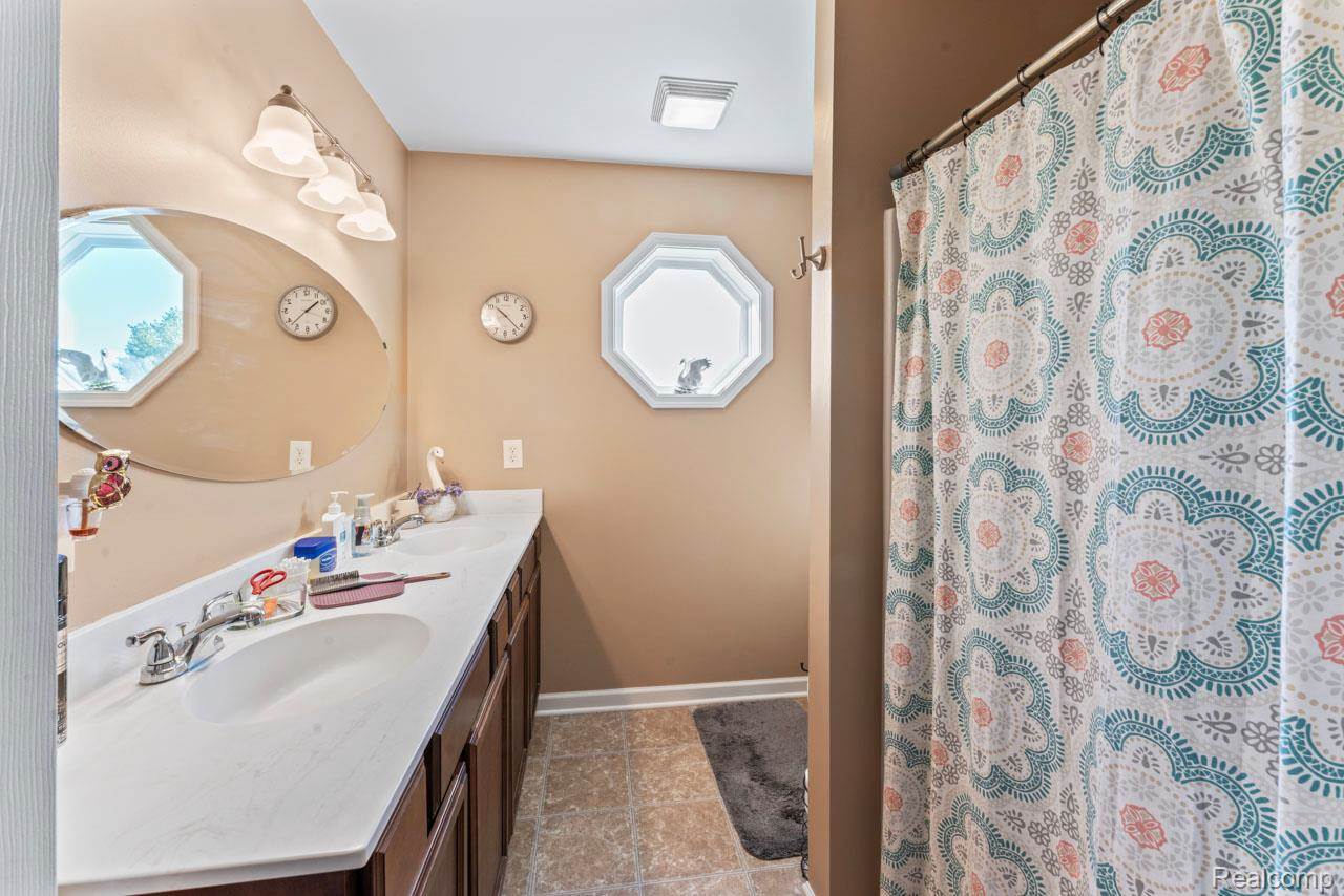 8166 Eagle Ridge Lane, HandyTownship_Livingston, MI 48836