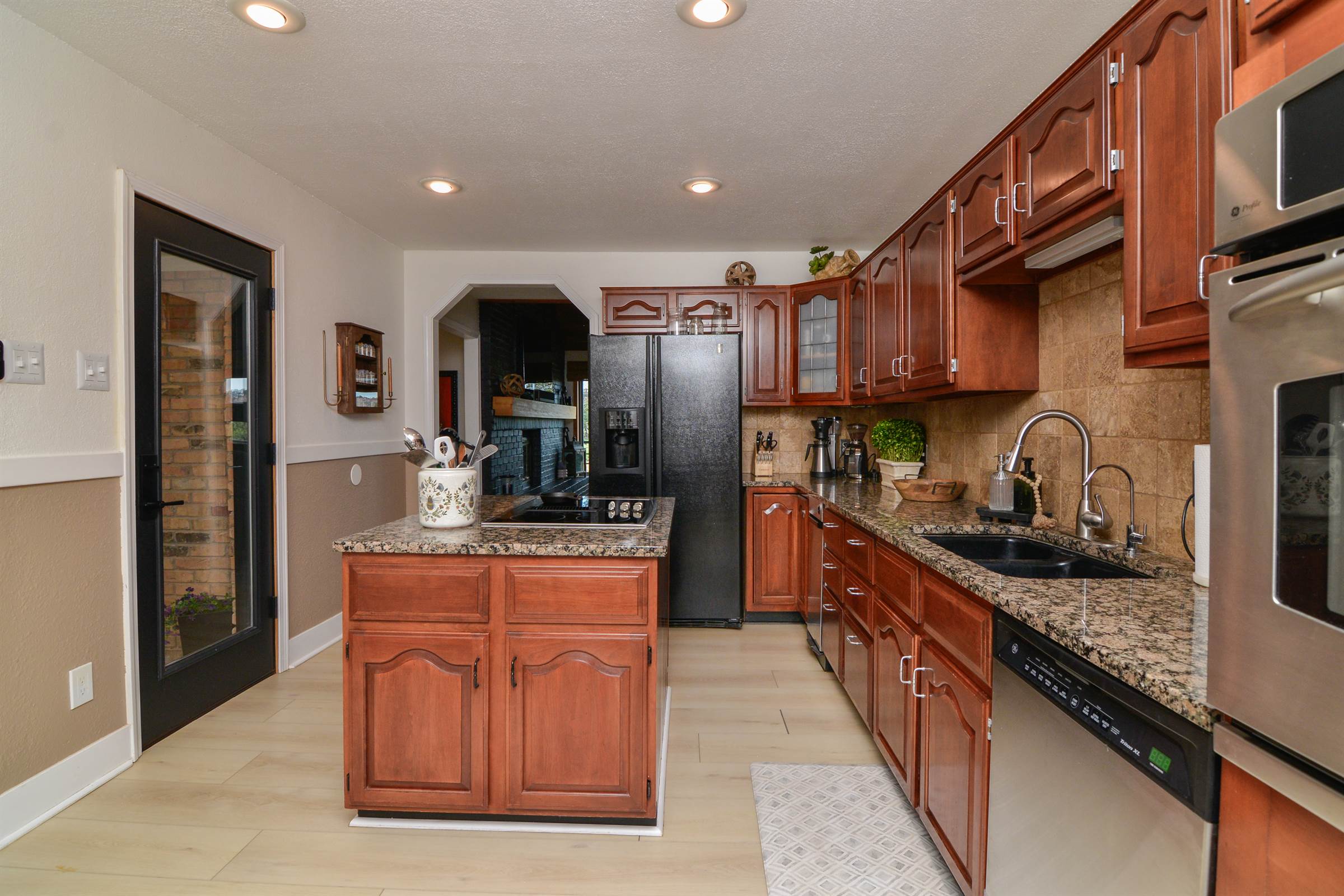 69 Lakeshore Drive, Ransom Canyon, TX 79366
