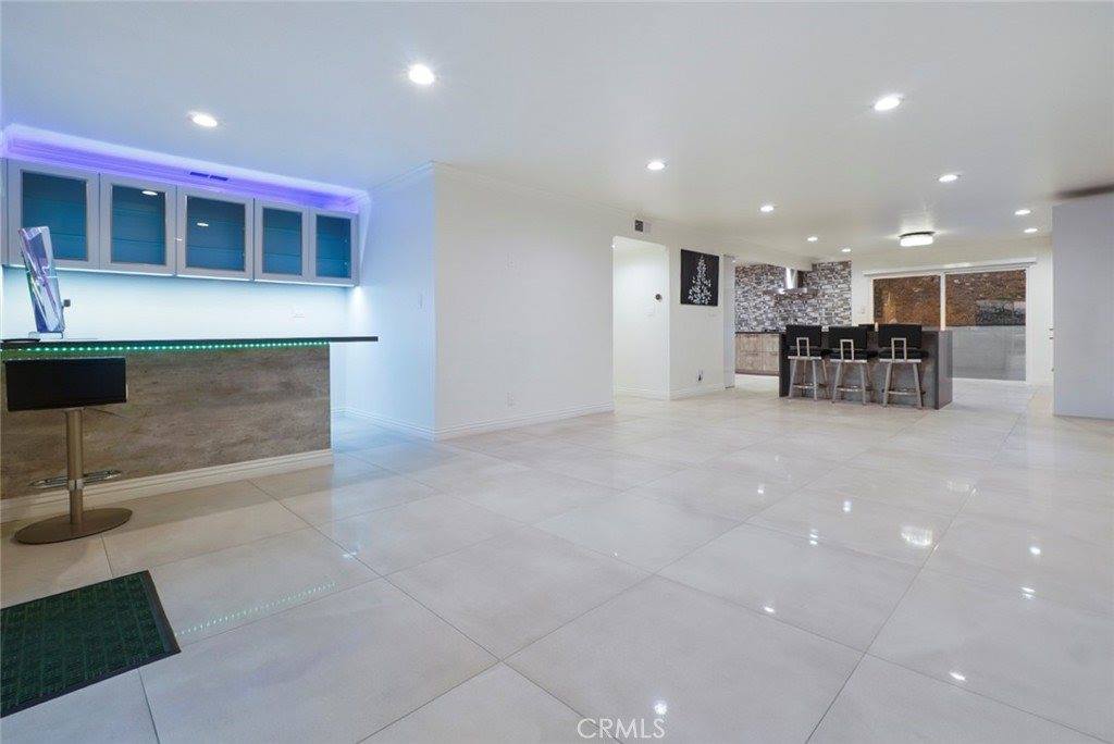 3381 Oakmont View, Glendale, CA 91208