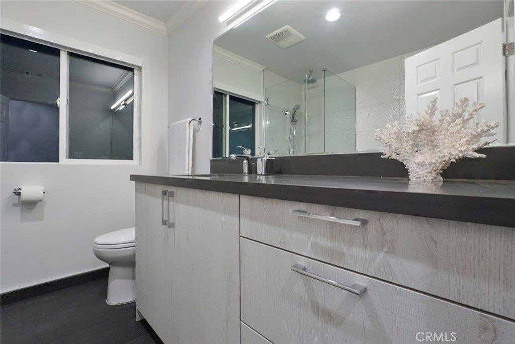 3381 Oakmont View, Glendale, CA 91208