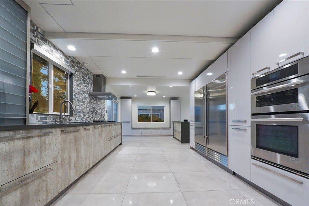 3381 Oakmont View, Glendale, CA 91208