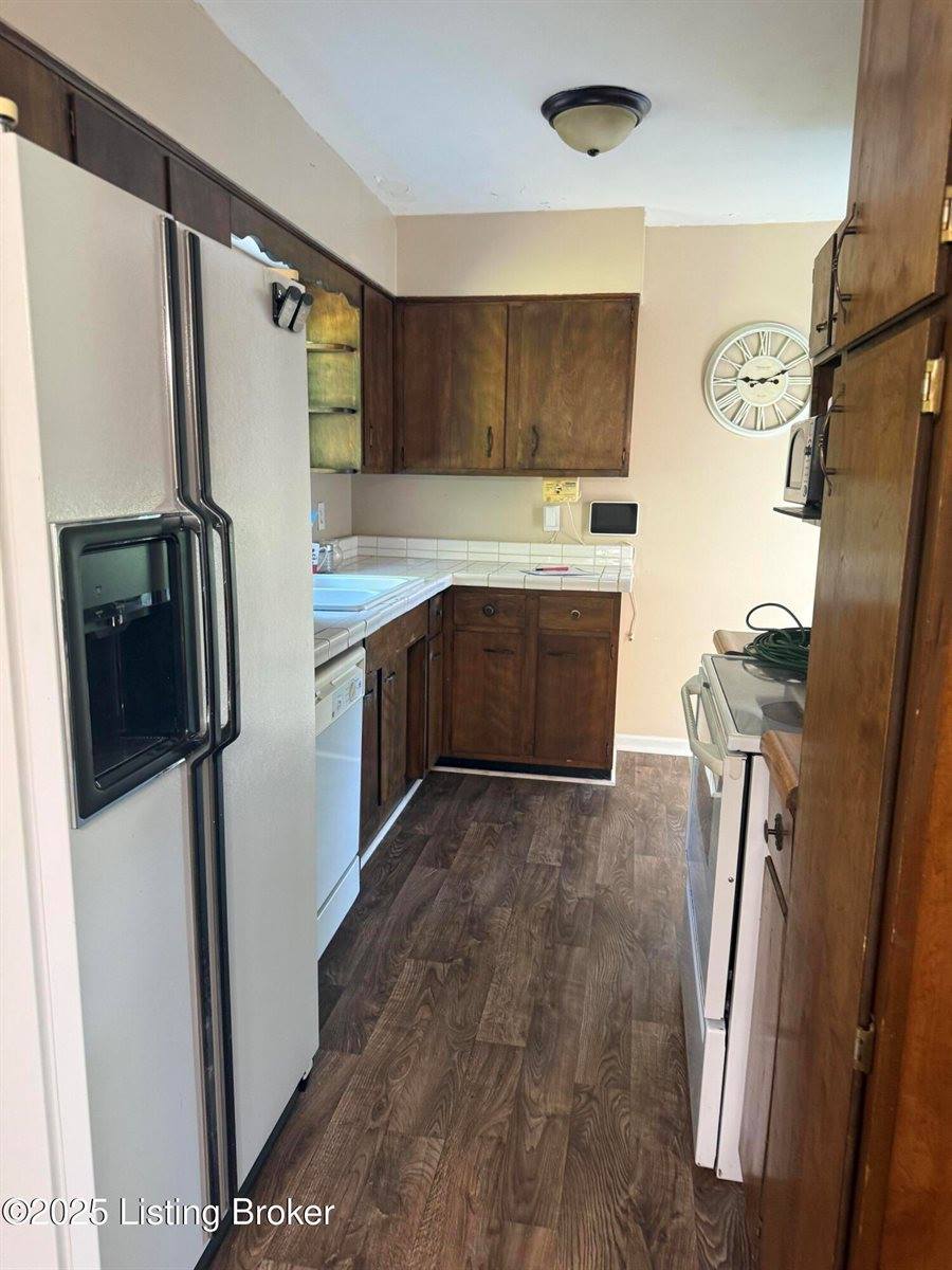 5301 Adkins Rd, Louisville, KY 40219