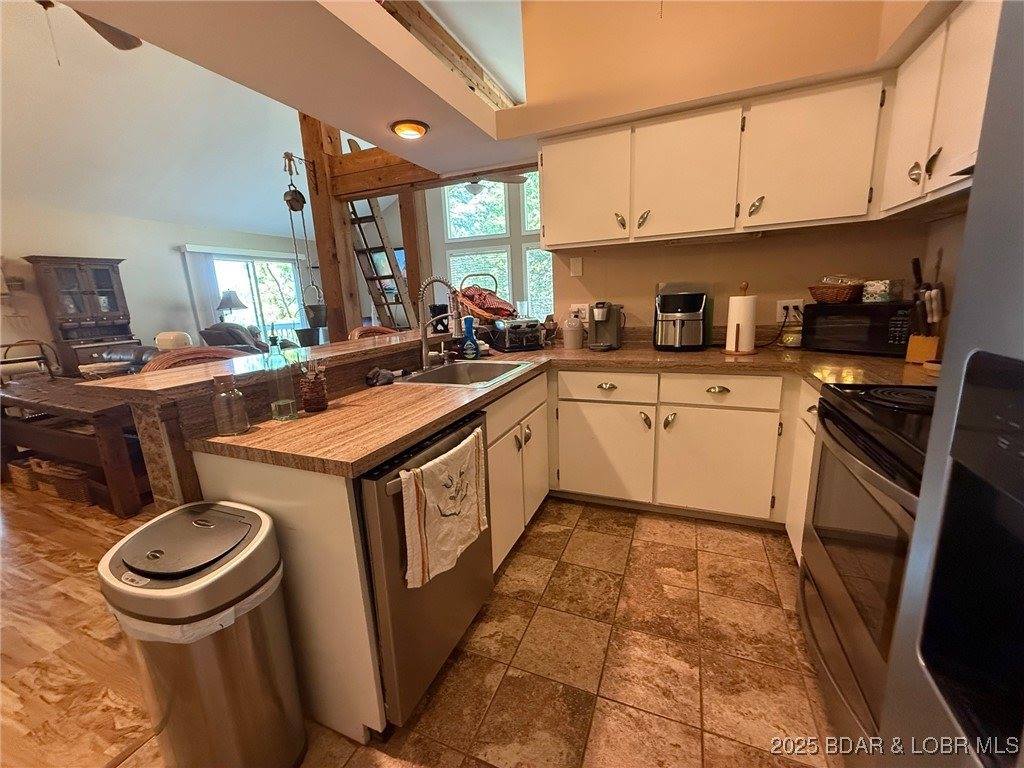 90 Channel Buoy Drive, Osage Beach, MO 65065