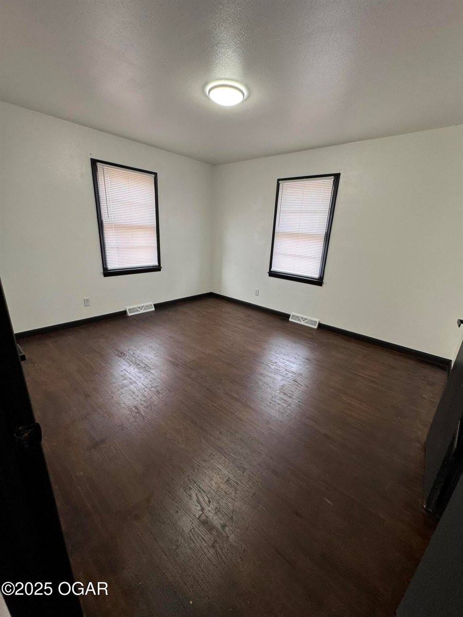 106 West South Street, Neosho, MO 64850